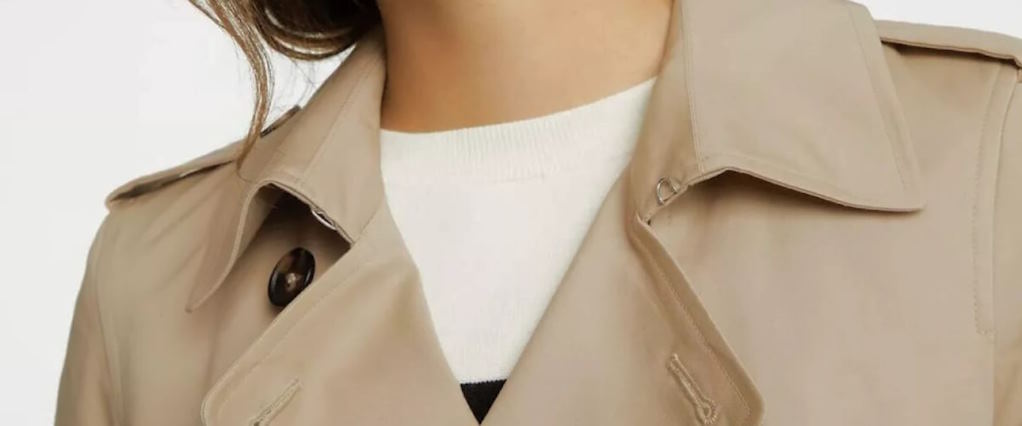 wear-a-beige-trench-coat